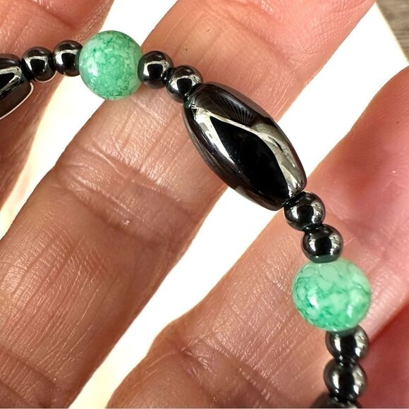 Hematite magnetic green beaded stretchy bracelet - Picture 2 of 7